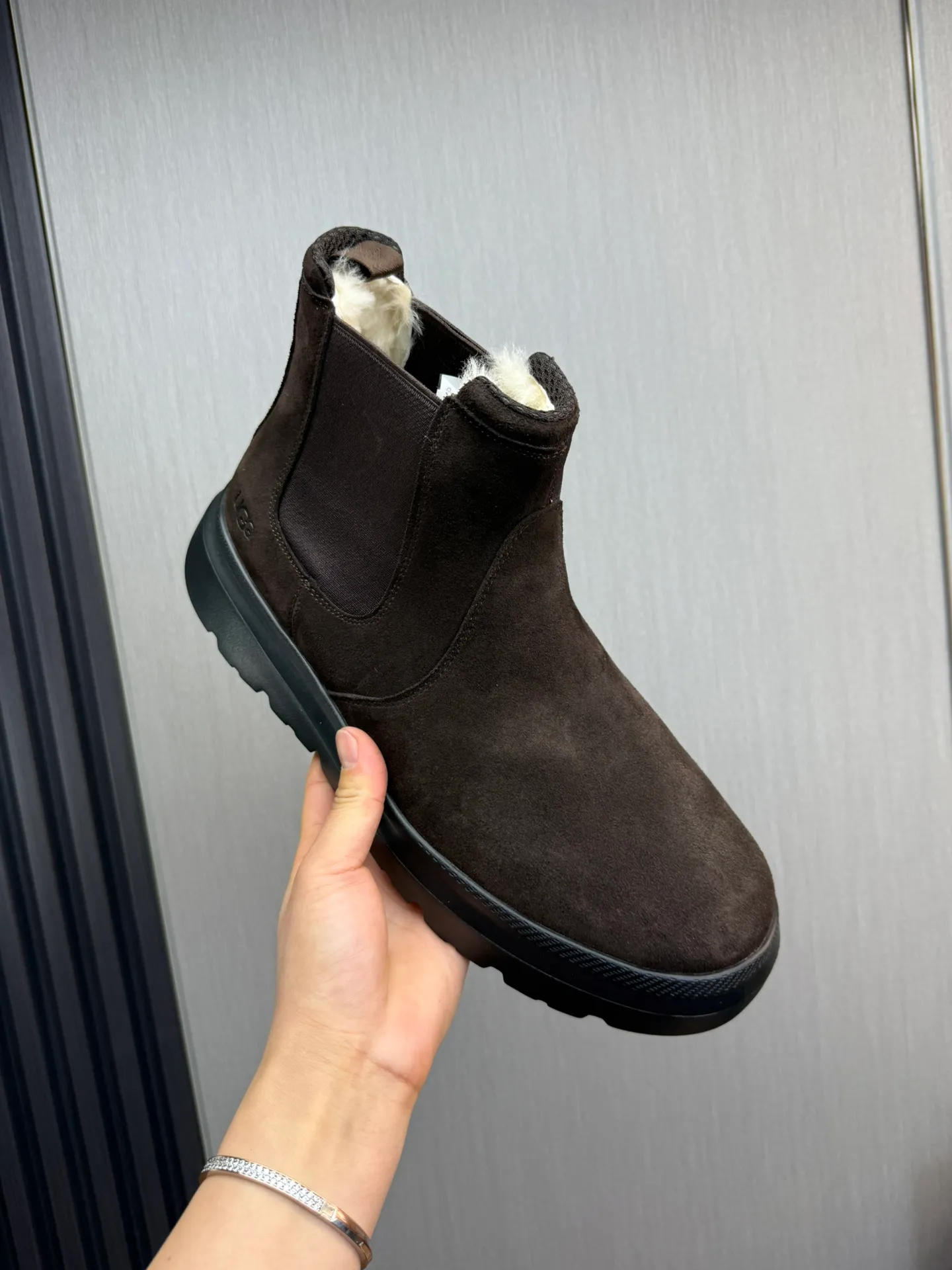 Men's shoes 💰480💰 [UGG] Hot winter warm boots 🐑Purely hand-stitched! Simple and stylish design, frosted cowhide➕Comfortable and warm wool➕UGG original outsole‼ ️Soft and comfortable to wear, good warmth retention, and excellent foot feel. Regular size 41-47
